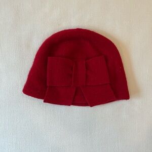 Red bow hat